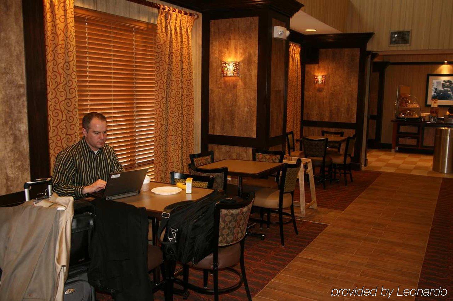 Hampton Inn & Suites New Castle, PA Restaurant foto