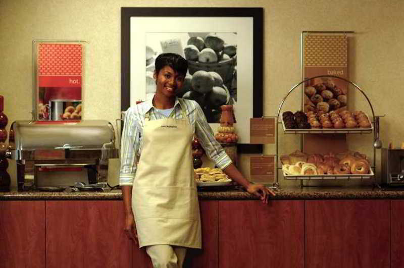 Hampton Inn & Suites New Castle, PA Restaurant foto